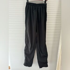 Brooks. Running/jogging pants. Zip/velcro ankle